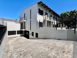 9 at Huis Piron - Location Stellies Central