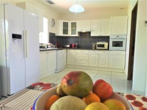 LOlivade Large villa with heated swimming pool