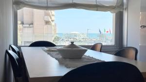 Bilocale in centro, con vista mare e Rotonda