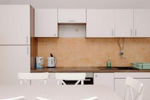 Large and charming apartment near beach with big & sunny terrace