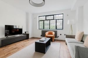 Blueground Whitechapel nr shops bars dining LON-568