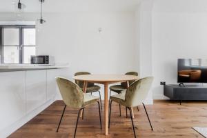 Blueground Whitechapel nr shops bars dining LON-568