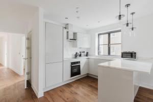 Blueground Whitechapel nr shops bars dining LON-568