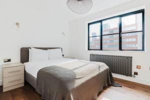 Blueground Whitechapel nr shops bars dining LON-568