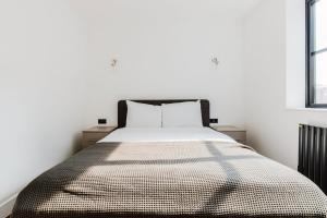 Blueground Whitechapel nr shops bars dining LON-568