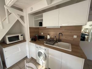 Jolie Maison dangle rénovée , 5 personnes, séjour climatisé, résidence avec piscine commune , à 400 m de la plage de PORTIRAGNES LRJP132