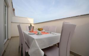 Nice Apartment In Nin With Wifi