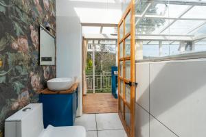 SaffronStays Prism Hill - Glass Suite