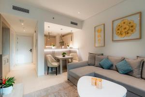 Stylish 1-BR Beachfront Apt on SEVEN PALM Dubai