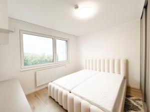 Apartment with balcony near airport with parking