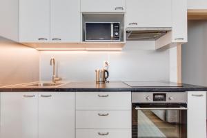 Brand New Modern Stylish Apartment + parking & balcony