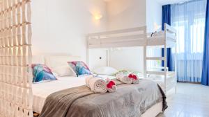 Liam Leo Suite by Ca-Sa Check