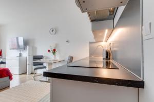 Brand New Modern Stylish Apartment + parking & balcony