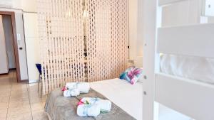 Liam Leo Suite by Ca-Sa Check