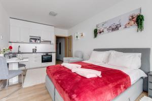 Brand New Modern Stylish Apartment + parking & balcony