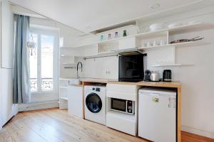 Spacious apartment 2BR 4P – République