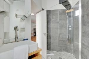 Spacious apartment 2BR 4P – République