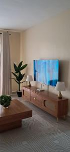 Midtown LakeView 2BR House with Heated pool, Netflix, 24Hr security & reception -Shawmut Nakuru