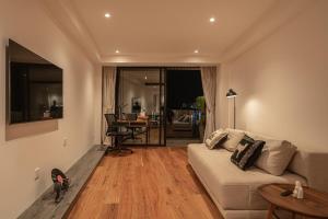 Căn hộ view hồ, nội thất Châu Âu, giá trị 5 sao