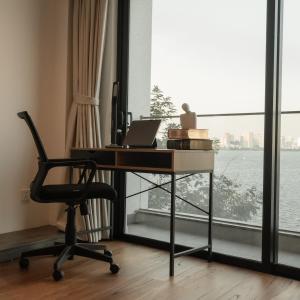 Căn hộ view hồ, nội thất Châu Âu, giá trị 5 sao