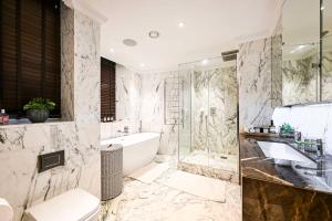 Designer 2BR & 2BA with AC Sonos 5min Oxford Circus