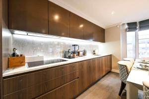 Designer 2BR & 2BA with AC Sonos 5min Oxford Circus