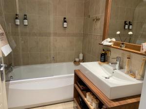 Luxury Aparthotel 6 persons , 50 m slope, terrace, view, parking 50 m des pistes et commerces à pieds