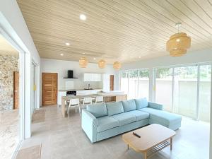 Tropical & Luxurious Pool Villa