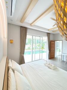 Tropical & Luxurious Pool Villa