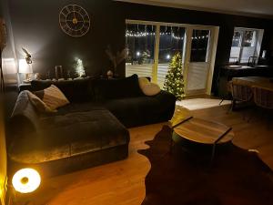 Reigi Holiday Home, Hiiumaa with Nordic HotTub & Sauna