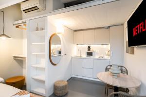 Modern studio apartment in Porta Venezia