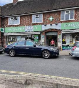 Weekly Deal - 2 Bedroom Apartment by Homestyles Hosts - Short Lets and Serviced Accommodation Wimbledon - Free WIFI & Free Parking