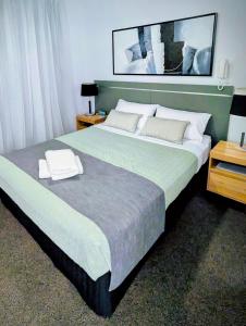 City convenience in Modern Townsville Apartment