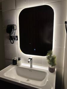 استديو هادئ بدخول ذكي