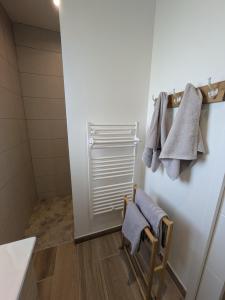 LocaLise - Jeter lancre, La maison moderne tout proche de la mer - jardin clos - wifi inclus - portail électrique - Linge de lit inclus