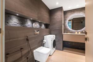 Escape24 Luxury 2BR with Large Balcony and Lake Views