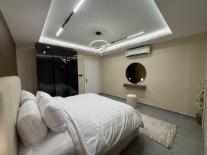 Luxury apartment, Total privacy, smart access,Next to Metro station 110