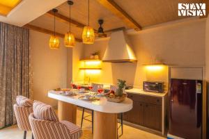 StayVista at Miorah Chalet with WiFi, Pool, TV