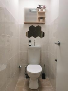 Coogee Horizon 1 Block to the Sea Heart of Coogee