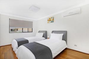 Coogee Horizon 1 Block to the Sea Heart of Coogee