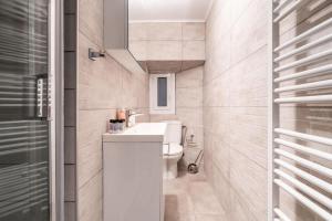 Luminous & Calm 2 BR Apt 7 to Metro in Koukaki