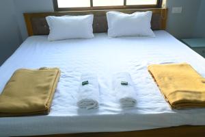 Lake Breeze Resort