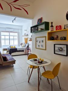 Studio com localização privilegiada em Copacabana.