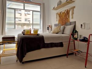 Studio com localização privilegiada em Copacabana.