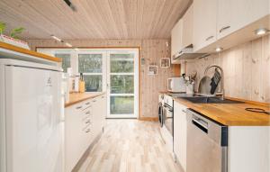 3 Bedroom Beautiful Home In Væggerløse