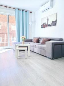 Lovely, new, bright 3 mins to beach apt 105 sq meters