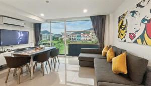 Kris - Modern Spacious 2 Bedrooms Condo with Pool