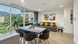 Kris - Modern Spacious 2 Bedrooms Condo with Pool