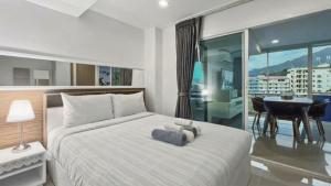 Kris - Modern Spacious 2 Bedrooms Condo with Pool