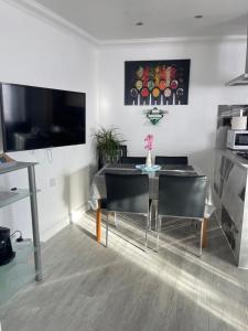 Bowery Apartment - 2 Bedrooms 1st floor